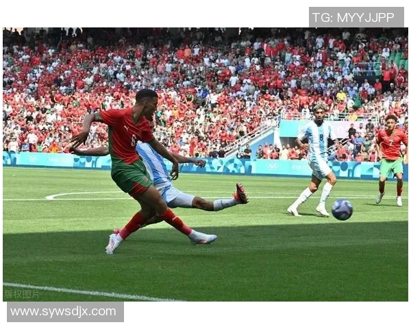 球迷粉丝与足球明星的梦幻相遇瞬间分享与感动 球迷粉丝与足球明星的梦幻相遇瞬间分享与感动